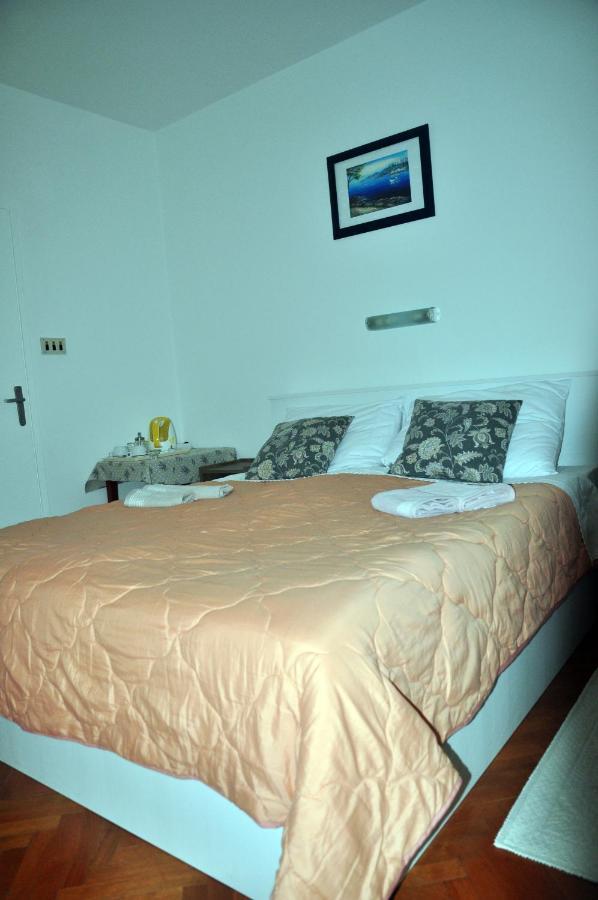 Rose Rooms At Island Of Rab Banjol Bagian luar foto