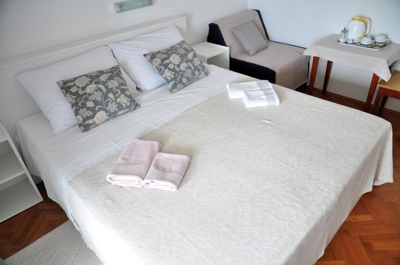 Rose Rooms At Island Of Rab Banjol Bagian luar foto