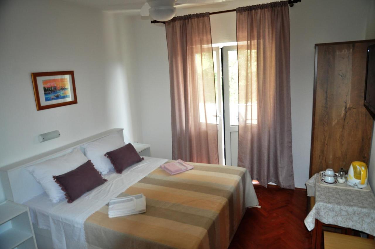 Rose Rooms At Island Of Rab Banjol Bagian luar foto
