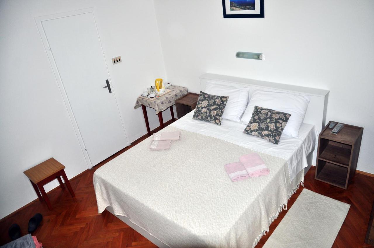 Rose Rooms At Island Of Rab Banjol Bagian luar foto